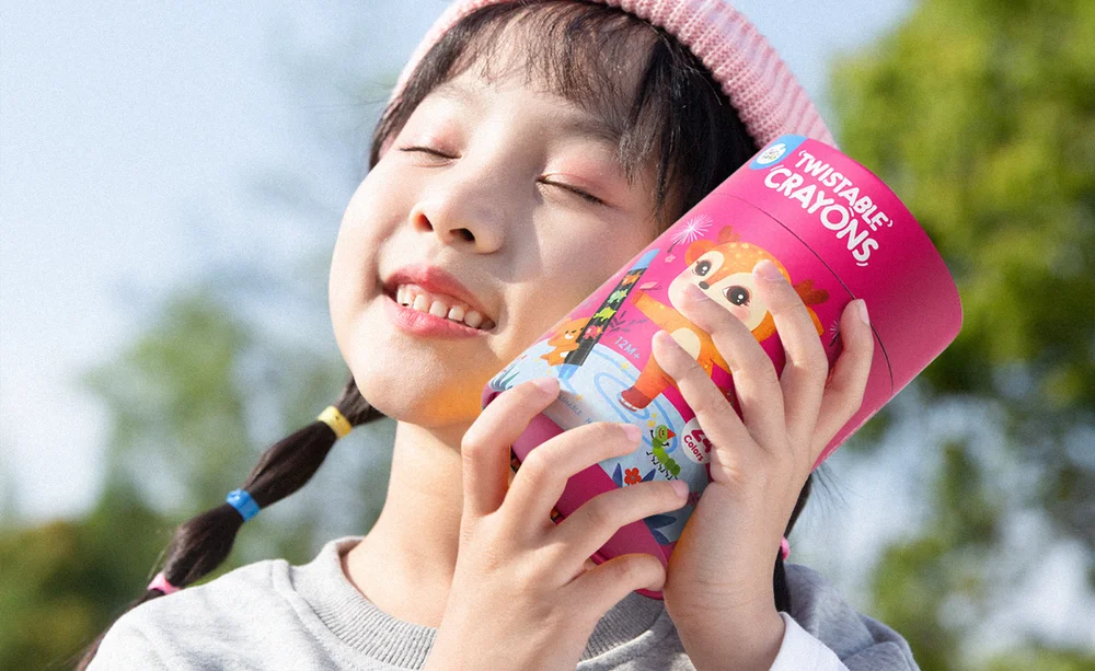 Kids enjoying creative drawing with Jarmelo materials